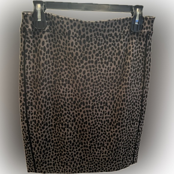 Ann Taylor Dresses & Skirts - Ann Taylor animal print skirt with black side piping.